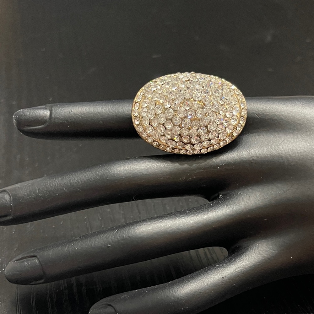 Elegant Gold Crystal Women's Ring. 0472